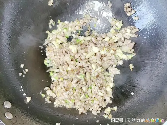 茄子煲的正宗做法_茄子炒肉末的家常做法_蒜香味纸包鱼正宗做法