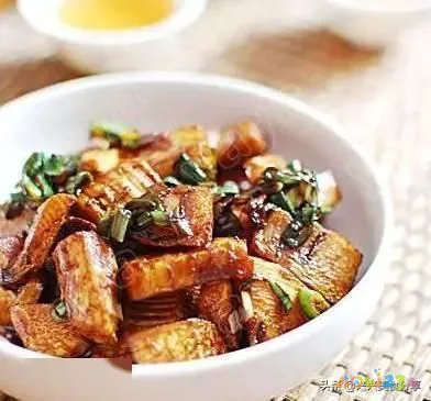 细笋的家常做法_干笋焖鸭做法_家常油焖笋的做法