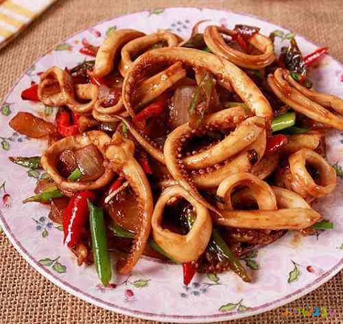 鱿鱼蒸的做法大全家常_鲜鱿鱼的做法大全家常_芹菜炒鲜鱿鱼的家常做法