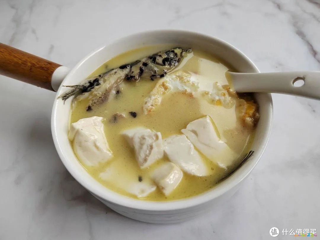 公公住院后，江西女子每天送饭，被病友吐槽真寒酸，婆婆：别送了