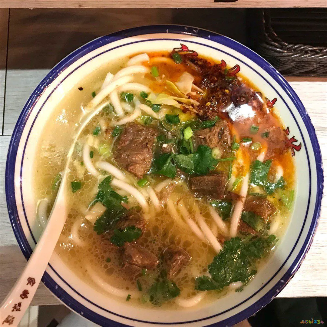 油泼面的家常做法视频_油泼面家常做法_油泼鲤鱼的家常做法