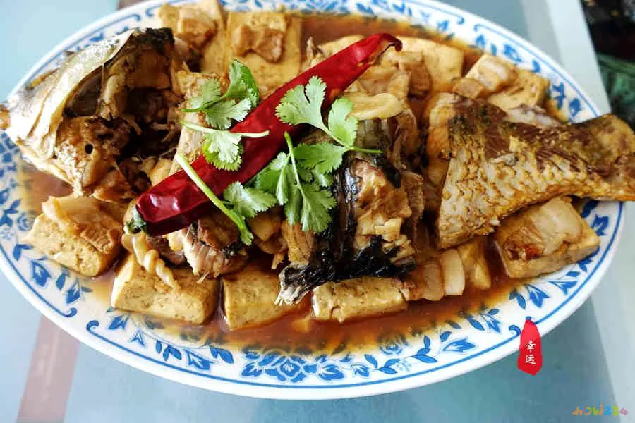 家常炖鲤鱼的做法_炖鲤鱼家常做法怎么做_炖鲤鱼家常做法最好吃