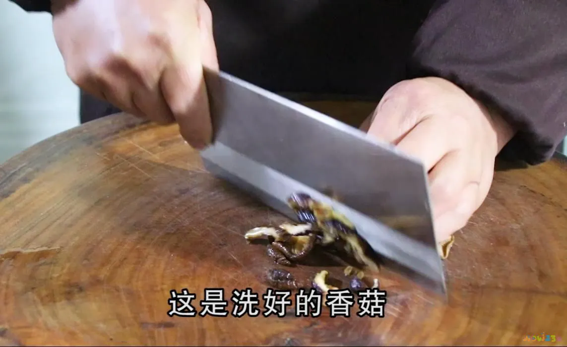 香菇肉丸子的家常做法_香菇家常做法肉丸子视频_如何做香菇肉丸子