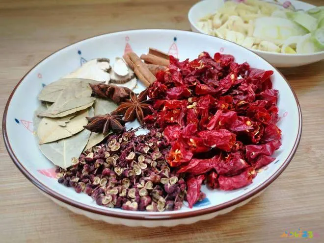 家常炖肉的做法_家常做法炖肉怎么做_炖肉的家常做法