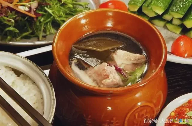 家常瓦罐煨汤的做法_瓦罐煨汤的做法视频_煨汤瓦罐图片