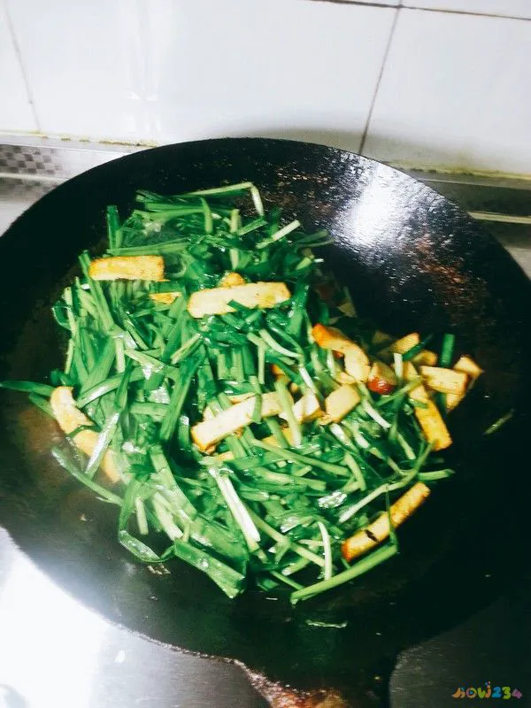 韭菜花的凉拌做法_烙韭菜茄盒的家常做法图_凉拌韭菜的家常做法