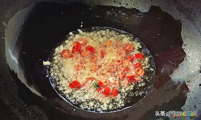 素炒蟹味菇的家常做法大全（教你素炒蟹味菇的新做法）(9)