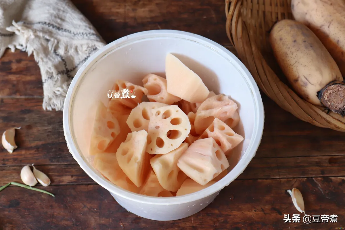 排骨炖藕的做法高压锅_电压力锅排骨炖藕的做法_排骨炖藕的家常做法