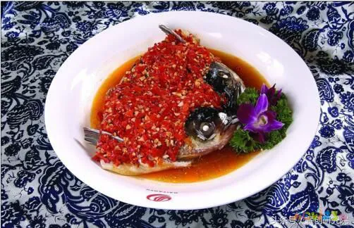 剁椒鱼头的家常做法_鱼头剁椒怎么做好吃_家常鱼头做法剁椒怎么做