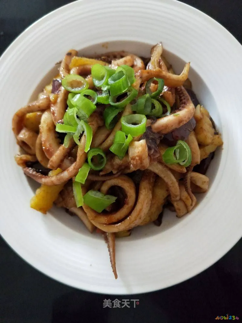 芹菜炒鲜鱿鱼的家常做法_鱿鱼蒸的做法大全家常_鲜鱿鱼的做法大全家常