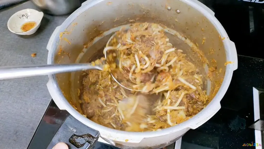 酸菜炖粉条的做法家常_酸菜炖五花肉家常做法_排骨炖酸菜家常做法