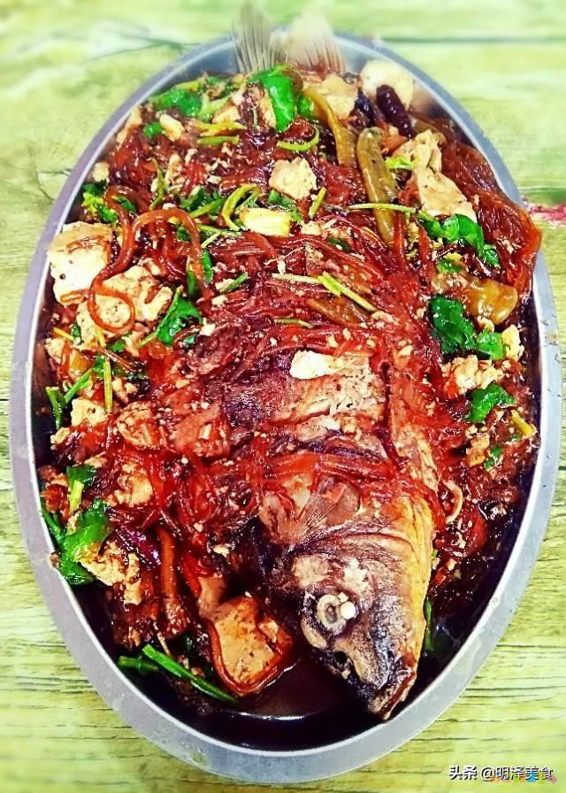 家常炖鲤鱼的做法_炖鲤鱼家常做法窍门_炖鲤鱼家常做法怎么做