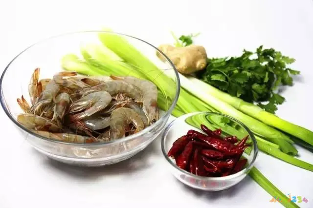 家常干锅虾鸡爪的做法_干锅香辣虾的家常做法_家常干锅虾的做法