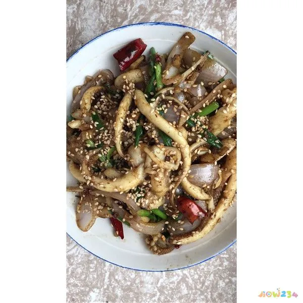 鱿鱼花的做法大全家常_芹菜炒鲜鱿鱼的家常做法_鲜鱿鱼的做法大全家常