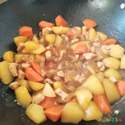 土豆红烧鸡块的正宗做法（简单版红烧土豆鸡块）(9)