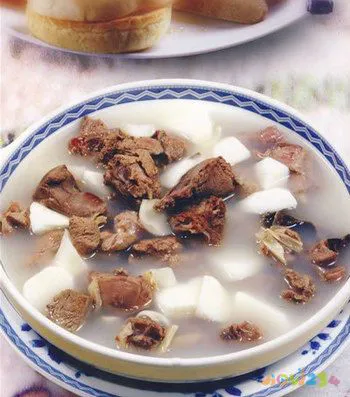 酸菜炖肉的家常做法_炖肉的家常做法_小炖肉的家常做法