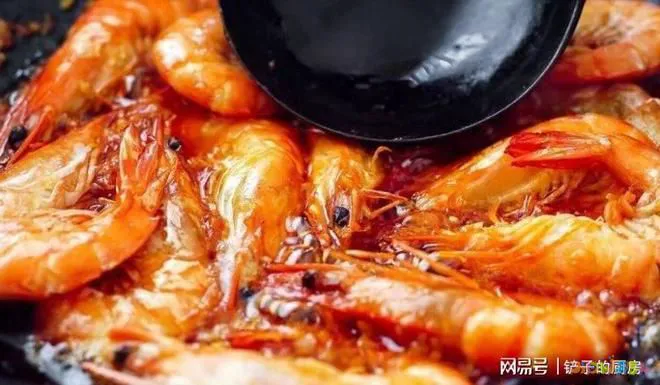 家常油焖大虾简单做法_番茄酱焖大虾的做法_家常焖大虾简单做法
