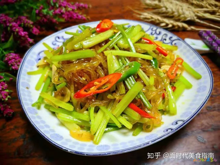 豆芽炒粉条的家常做法_东北芹菜炒粉条的做法_芹菜炒粉条的家常做法