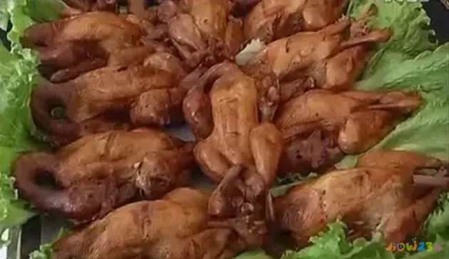 白菜家常做法焖饼怎么做_白菜家常做法焖饼视频_白菜焖饼的家常做法