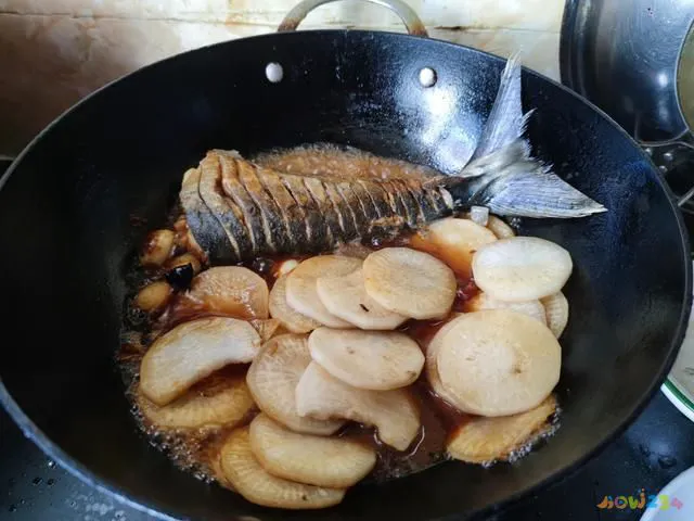 家常炖海杂鱼_鱼杂炖豆腐的做法_鱼炖茄子的家常做法