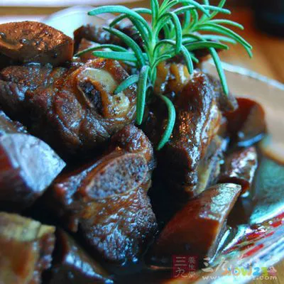 橄榄油鸡腿菇烧排骨的做法