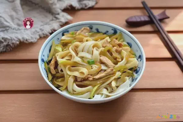 鸡肉面条的家常做法_面条鸡肉家常做法窍门_面条鸡肉家常做法视频