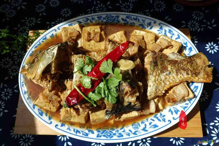 炖鲤鱼家常做法最好吃_炖鲤鱼家常做法怎么做_家常炖鲤鱼的做法