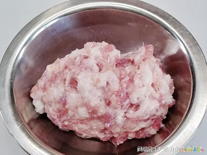 茄子煲的正宗做法_蒜香味纸包鱼正宗做法_茄子炒肉末的家常做法