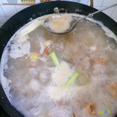 排骨汤的做法（一学就简单上手的清炖排骨汤）