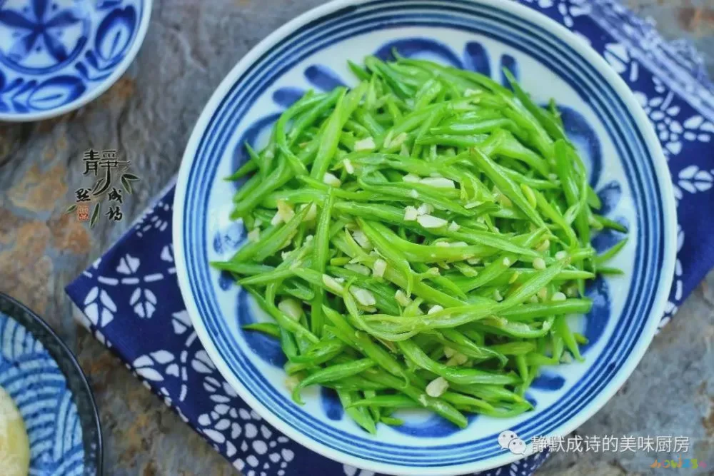 家常炒饼丝怎么做好吃_闷饼丝的家常做法_豆芽闷饼丝的家常做法