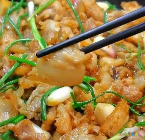 生活一点通五花肉炖鱼_五花肉炖鱼的家常做法_家常五花肉做法炖鱼视频