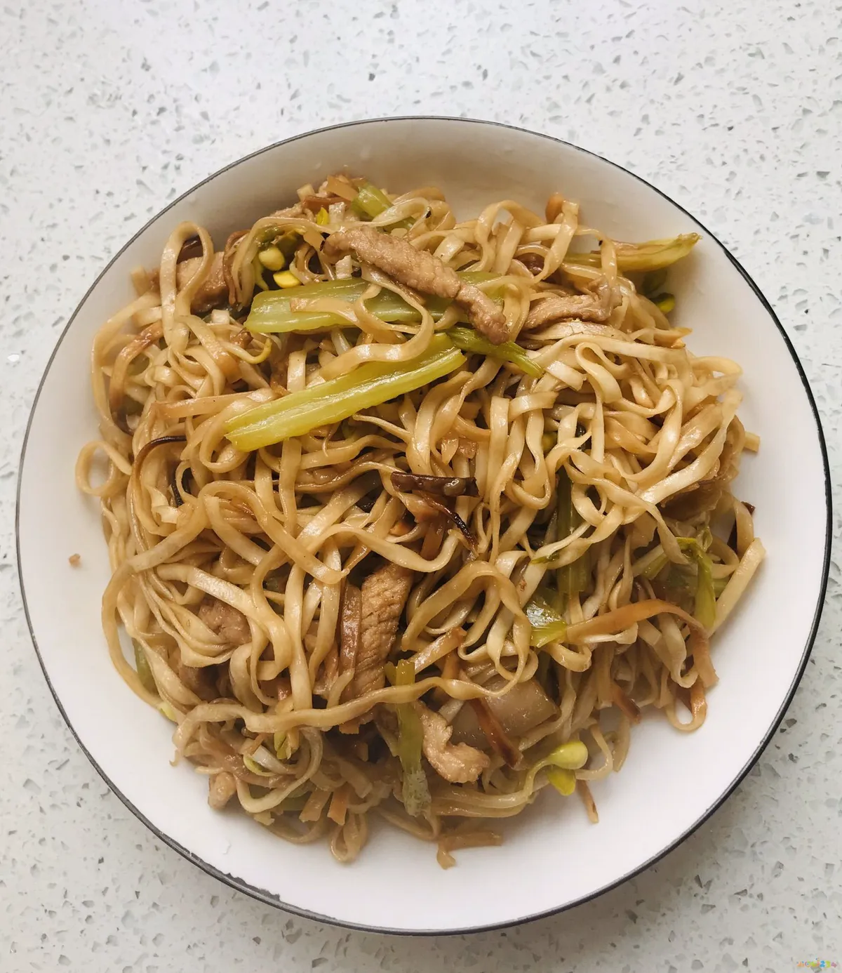 家常芹菜炒粉条的做法窍门_芹菜炒粉条的家常做法视频_芹菜炒粉条的家常做法