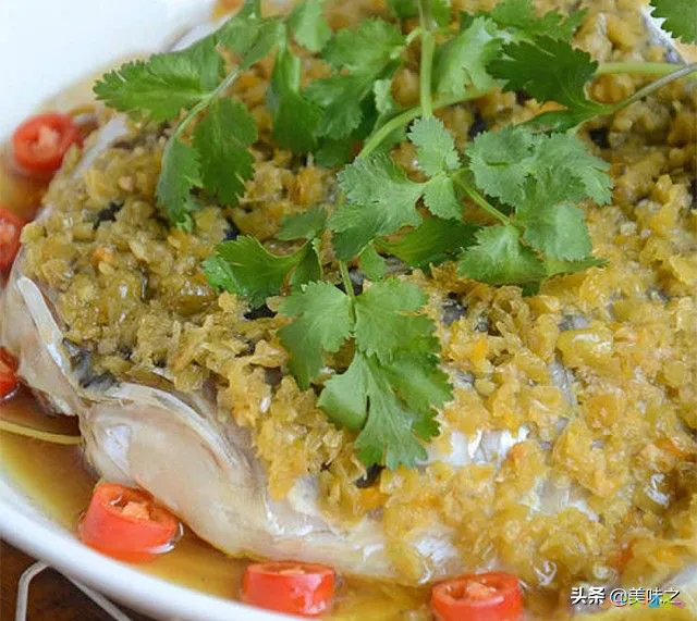 家常鱼头做法剁椒怎么做_剁椒鱼头的家常做法_鱼头剁椒鱼头