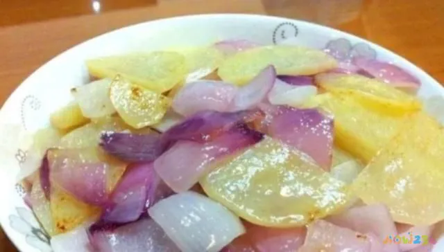 洋葱简单炒法_洋葱炒好吃_炒洋葱的家常做法