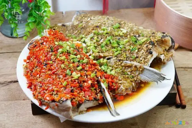 清蒸草鱼的家常做法_清蒸鲈鱼的家常做法_清蒸草鱼家常做法