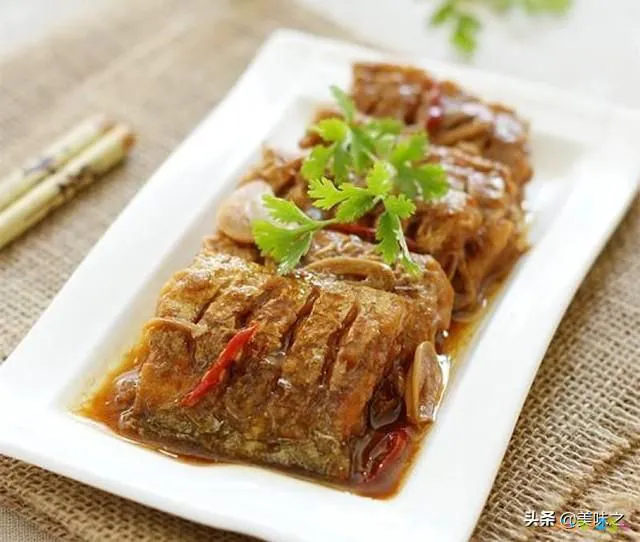 家常红烧带鱼的做法_简单红烧带鱼做法_家常红烧做法带鱼怎么做