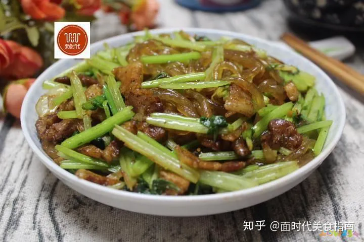 肉炒粉条的家常做法_芹菜炒粉条的家常做法_羊肉炒芹菜粉条的做法