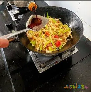 芹菜炒粉条的家常做法视频_家常芹菜炒粉条的做法窍门_芹菜炒粉条的家常做法