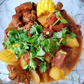 炖排骨汤的家常做法_排骨炖豆角家常做法_排骨炖玉米粒做法大全家常