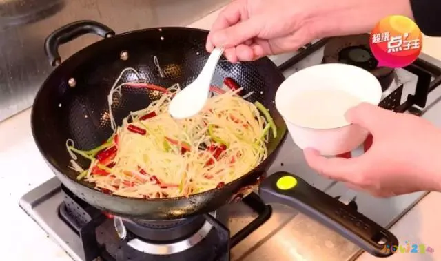 土豆丝怎么炒好吃酸辣_土豆丝的做法酸辣_酸辣土豆丝的家常做法