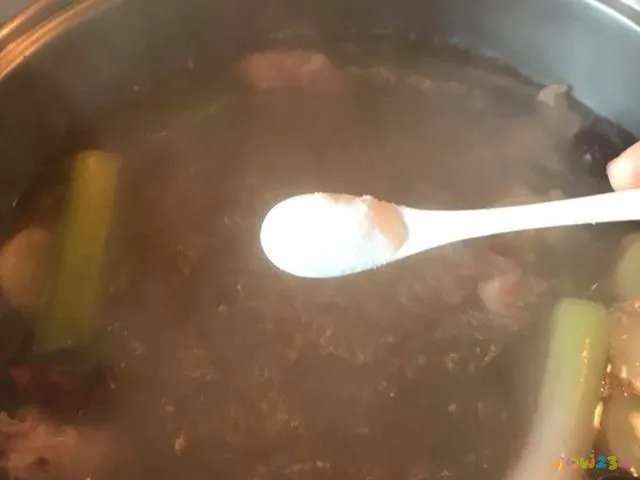 熬羊汤时放什么调料好吃（应该放什么香料）(7)