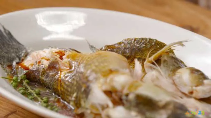 海鲈鱼做法大全家常_清蒸鲈鱼的家常做法_家常梭鲈鱼的做法