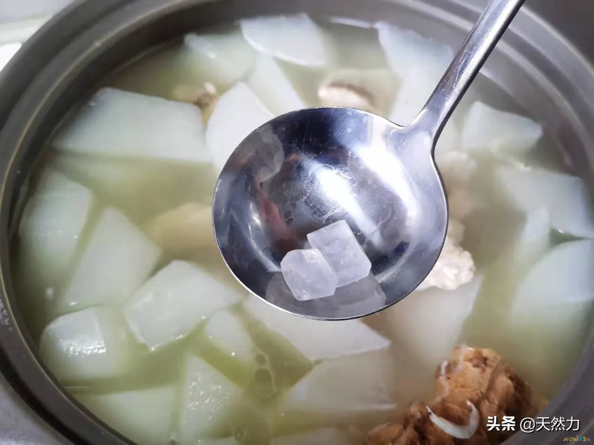 排骨白萝卜煲汤的做法（家常老火靓汤之萝卜排骨汤）