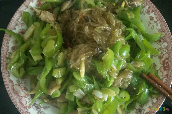 鸡肉炖粉条家常做法_东北鸡肉炖粉条的做法_土豆鸡肉炖粉条的做法