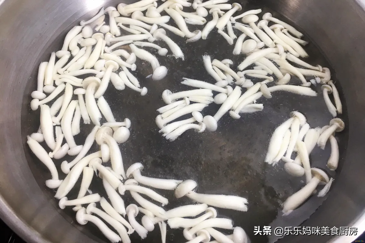 肉炒菇的家常做法_白雪菇的家常做法_凉拌菇的做法大全家常