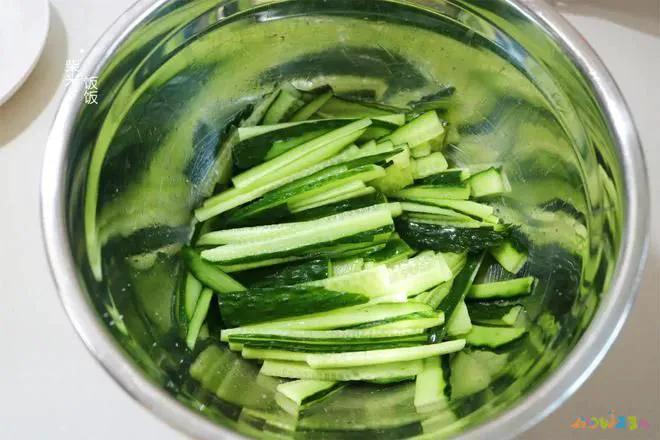 清蒸虾的家常做法粤菜代表菜_降火菜_降火的家常菜