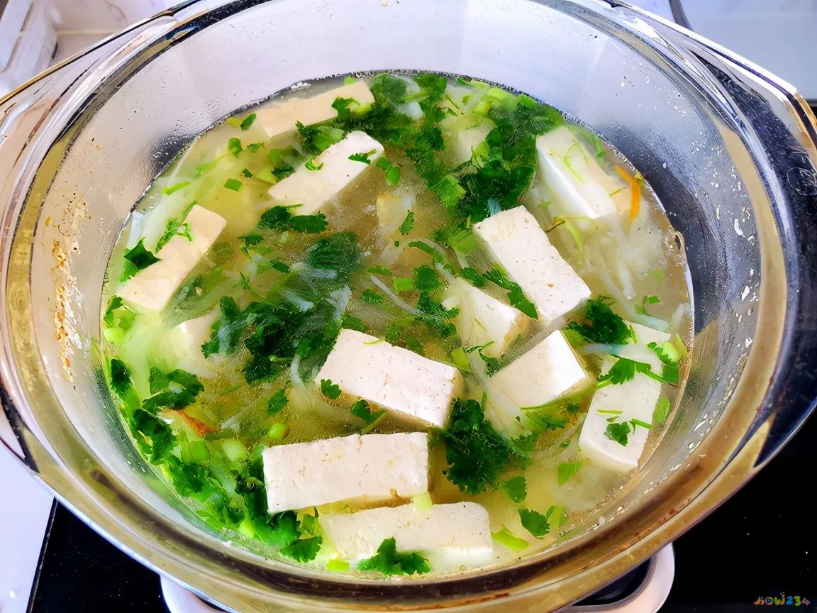 酸辣粉丝汤的家常做法_酸辣豆腐汤的家常做法_豆腐炖鱼的家常做法汤