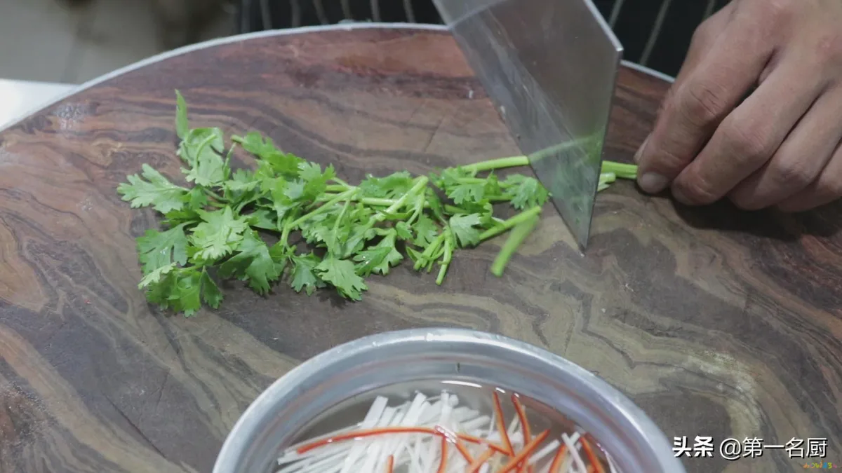 剁椒鱼头的家常做法_家常鱼头做法剁椒怎么做_鱼头怎么做好吃剁椒鱼