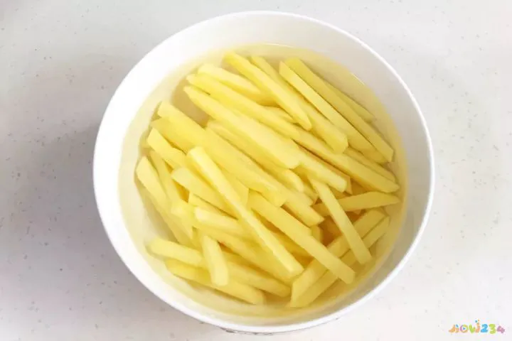 炸甜红薯条的做法_炸薯条的家常做法_如何做薯条家常做法
