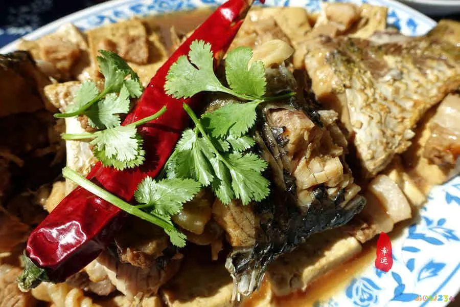 家常炖鲤鱼的做法_炖鲤鱼家常做法最好吃_炖鲤鱼家常做法怎么做